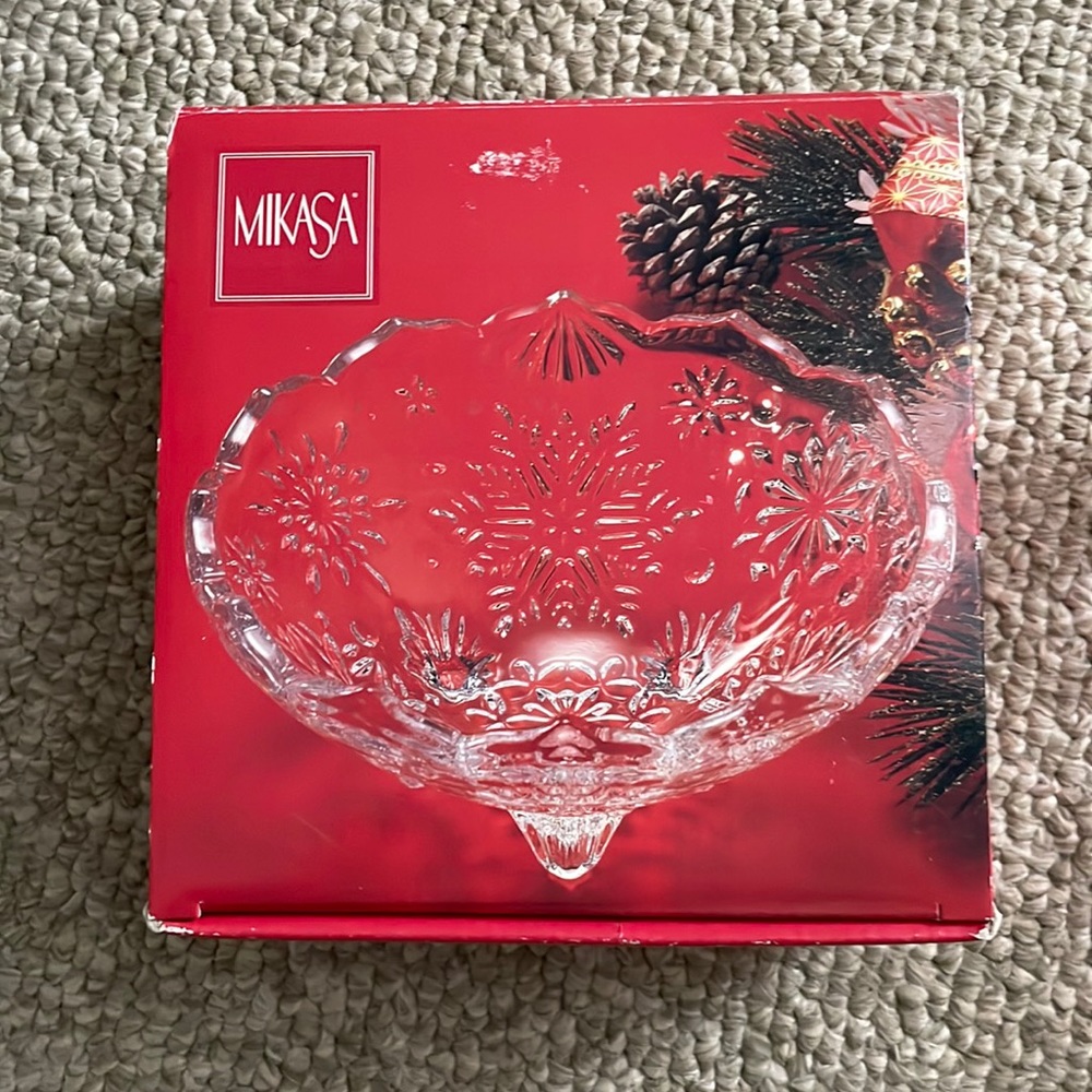 Mikasa Snowflake bowl